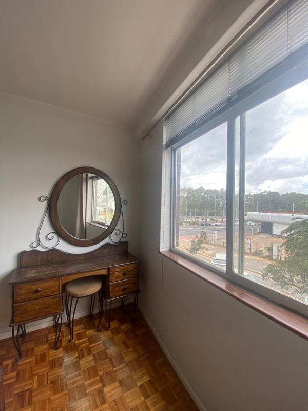 To Let 1 Bedroom Property for Rent in Green Point Western Cape